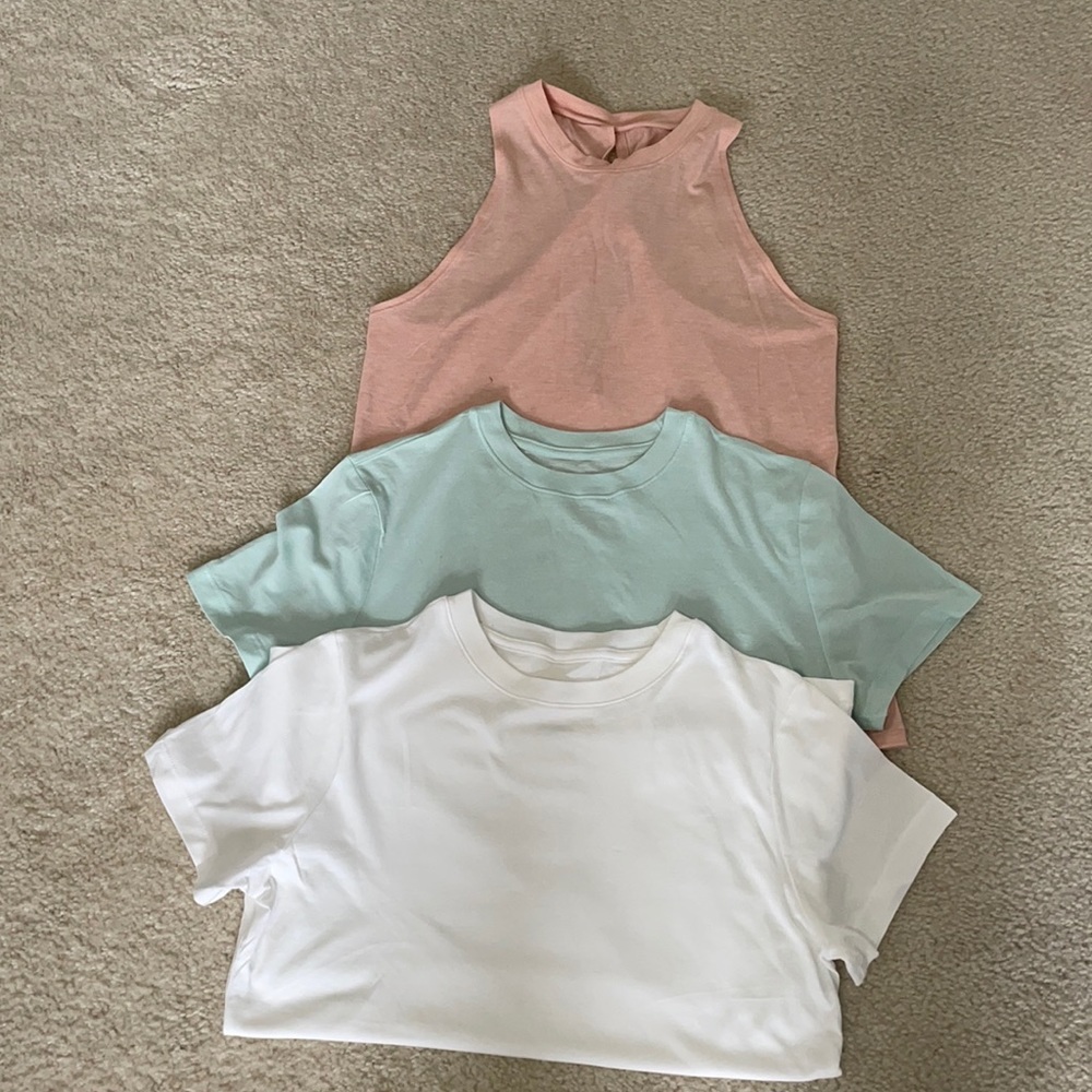 🌟Girl’s small tees 🌟 buy two get one 🆓